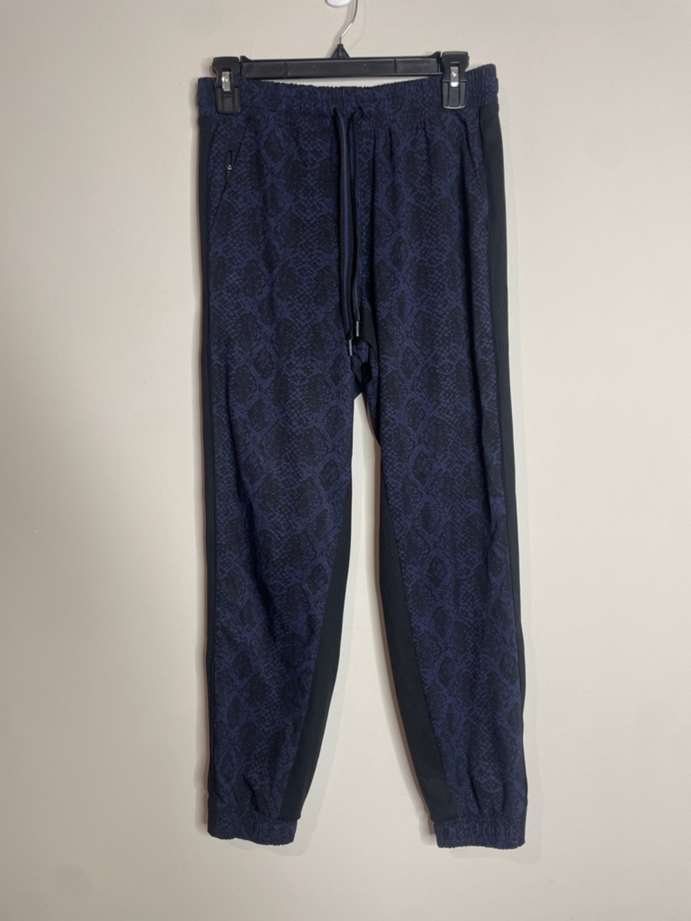 Athleta | Women’s Blue Snake-Print Brooklyn Jogger Pants Size 4